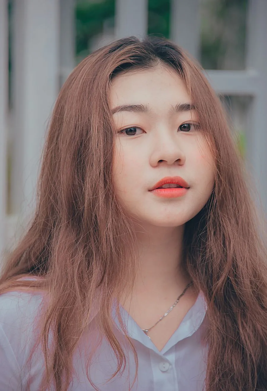 Glossy straight hairstyle