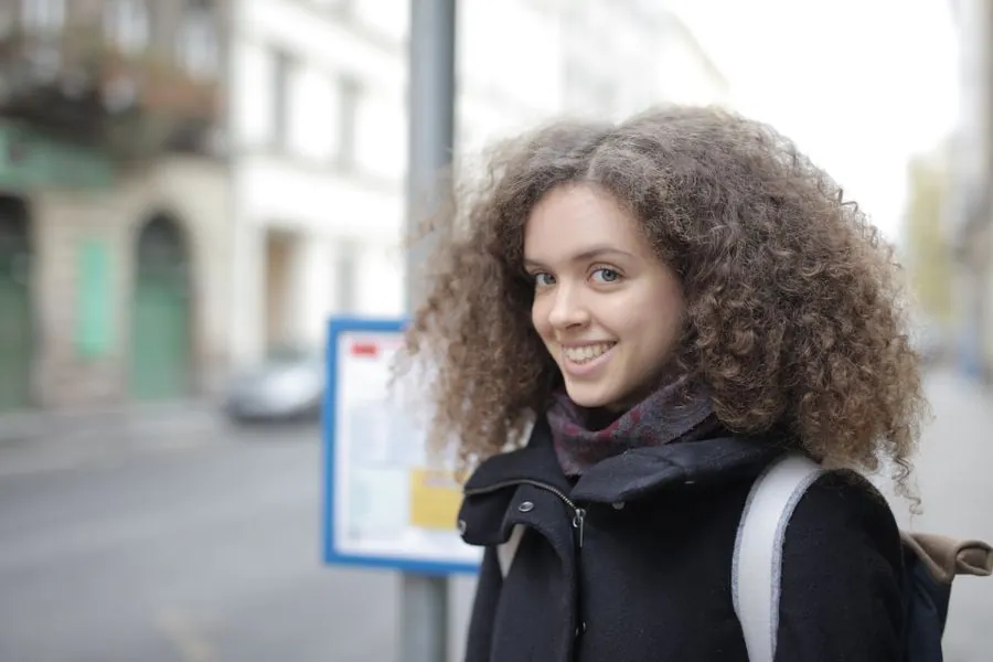 Curly hair texture, street style