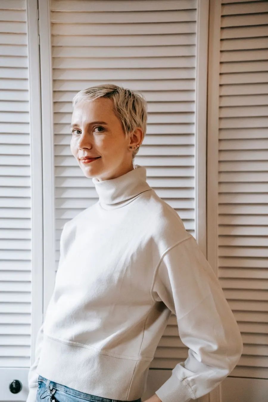 Cropped short blonde hair